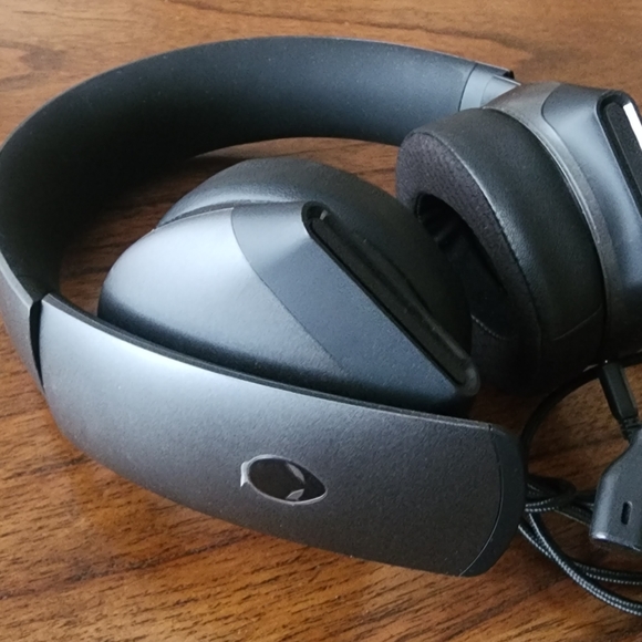 Alienware 7.1 PC Gaming Headset - Picture 2 of 4